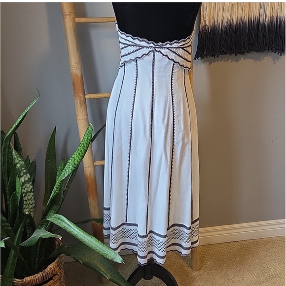CATHERINE MALANDRINO-  Embroidered
Halterneck Sundress size 6 - Picture 2 of 4